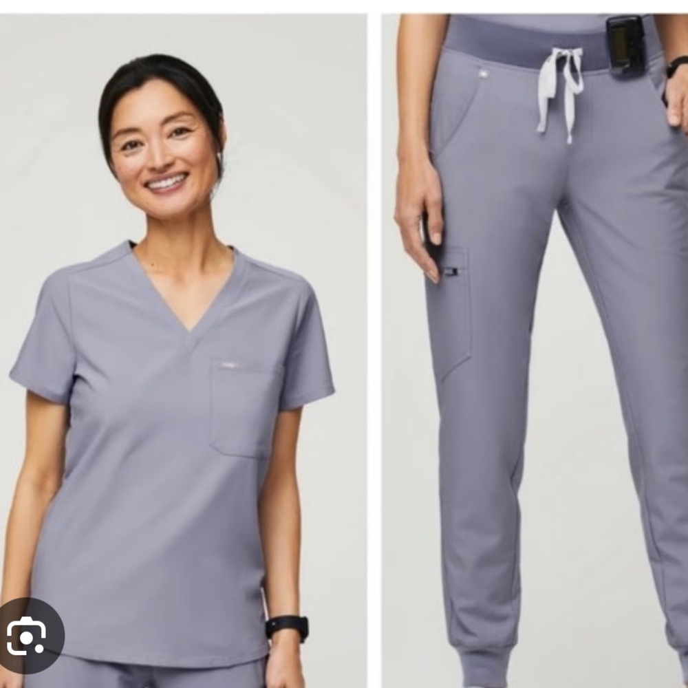 Figs Catarina one pocket scrub top. Vapor Blue Spacr Dye. XXS.